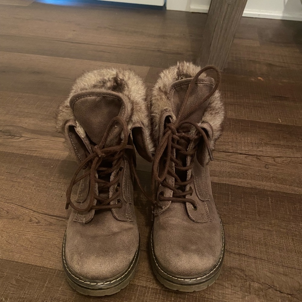 Fur boots